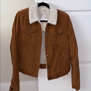 Brand new Tilly’s sherpa & corduroy jacket size L